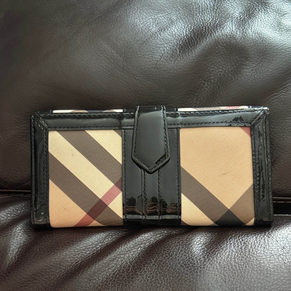 Burberry Black and Tan Wallet